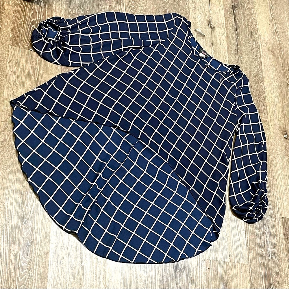 Discreet High-Low 3/4 Sleeves Plaid Top Size XL Blue And White.